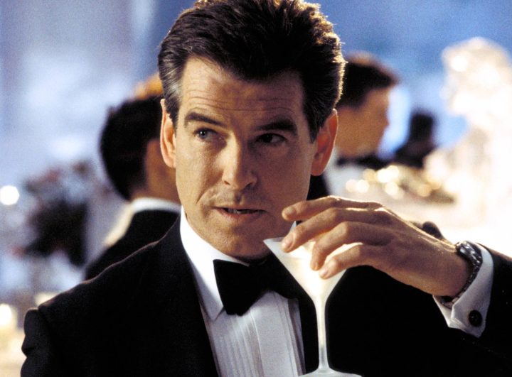 哈莉·贝瑞用她的经典画面庆祝《007之择日而亡》上映20周年！