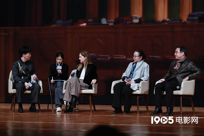备受瞩目的悬疑巨作《坠落的审判》在北京大学举行中国首映礼，导演茹斯汀·特里耶亲临现场与观众分享创作心得